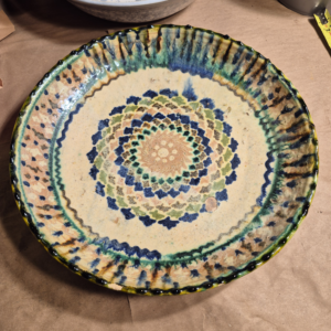 Uzbek Gijduvan Folk Pottery Lagan — Hand-Painted Concentric Mandala Charger in Green, Ochre & Cobalt, Marked "Gijduvon," Wall Plate